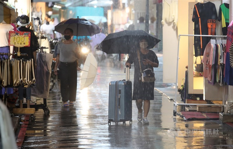 午後對流旺盛屏東豪雨特報大台北等16縣市防大雨 生活 重點新聞 中央社cna