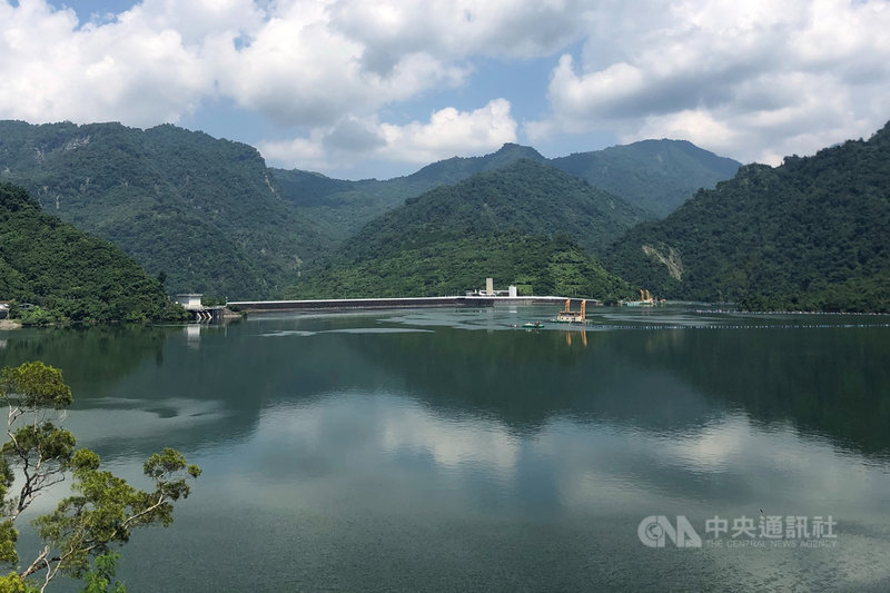 曾文水庫自行8月2日起持續進行調節性放水,近日因上游集水區入流量降低,管理單位決定25日上午9時結束放水;蓄水率維持在95%左右。(南區水資源局提供)中央社記者楊思瑞台南傳真 110年8月25日