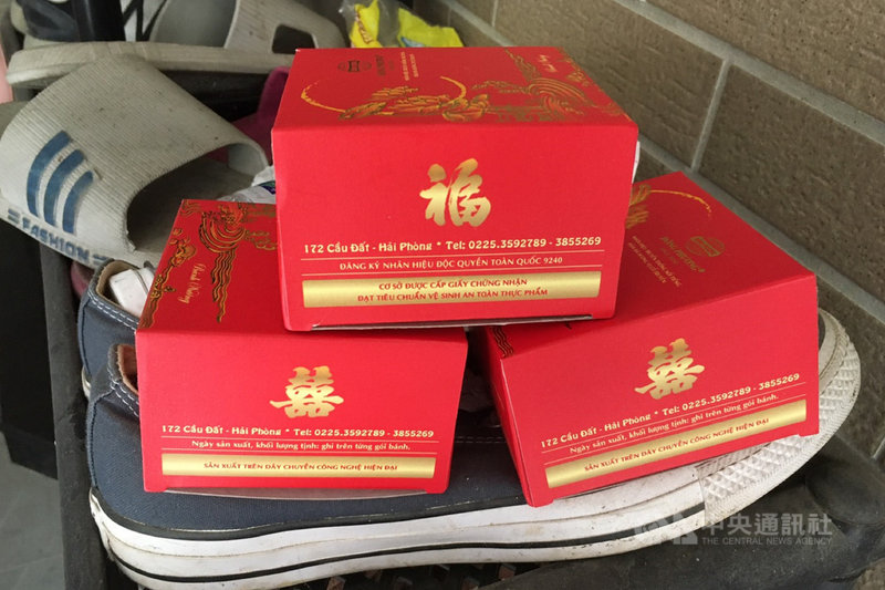 針對越南非洲豬瘟病毒走私肉品案,台南市政府稽查小組查扣部分可疑肉品,其中在麻豆區查扣的3個肉製品月餅送驗後呈病毒陽性反應。(台南市警察局提供)中央社記者楊思瑞台南傳真 110年8月25日