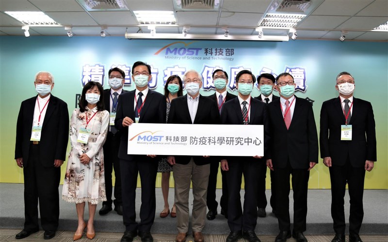科技部25日舉行「防疫科學研究中心」成果記者會,邀請台大、陽明交通大學、成功大學、長庚大學暨長庚醫院及國防醫學院團隊分享防疫研發成果。(圖取自科技部網頁most.gov.tw)