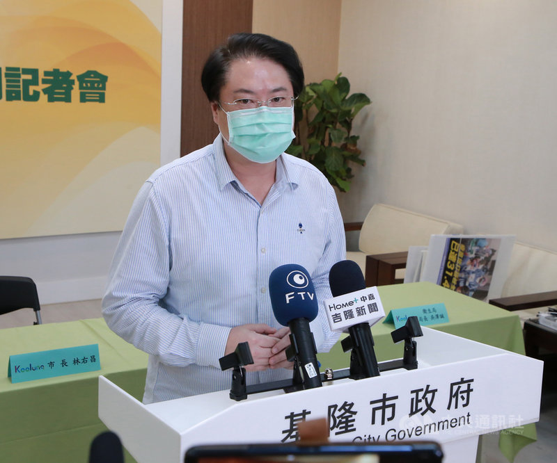 基隆市一名41歲女子接種高端疫苗後猝死,死因仍有待釐清,市長林右昌(圖)25日表示,個案狀況中央流行疫情指揮中心已有說明,發生這樣的不幸大家都覺得很遺憾,至於是否與疫苗有關將交由專業醫師判斷。中央社記者王朝鈺攝 110年8月25日