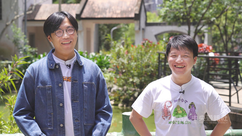 Podcast節目「台灣通勤第一品牌」主持人李毅誠(左)、何勁旻(右)曾在2014年的「誰來晚餐」以受訪家庭身分出現,因節目受到關注,受邀擔任第13季嘉賓,也打破節目紀錄。(公視提供)中央社記者王心妤傳真 110年8月26日