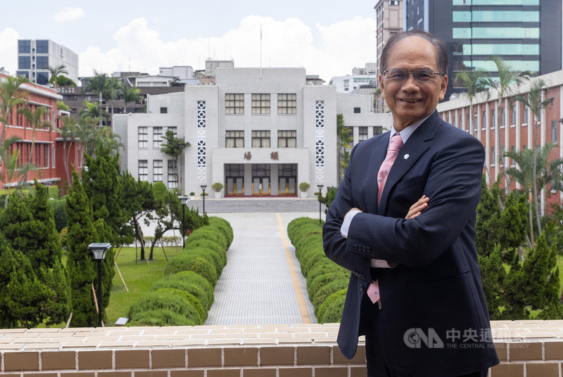 立法院長游錫堃接受中央社專訪表示,若修憲複決要與2022地方選舉一起投票,立法院最慢必須在2022年3月提出修憲案。中央社記者鄭清元攝 110年8月28日