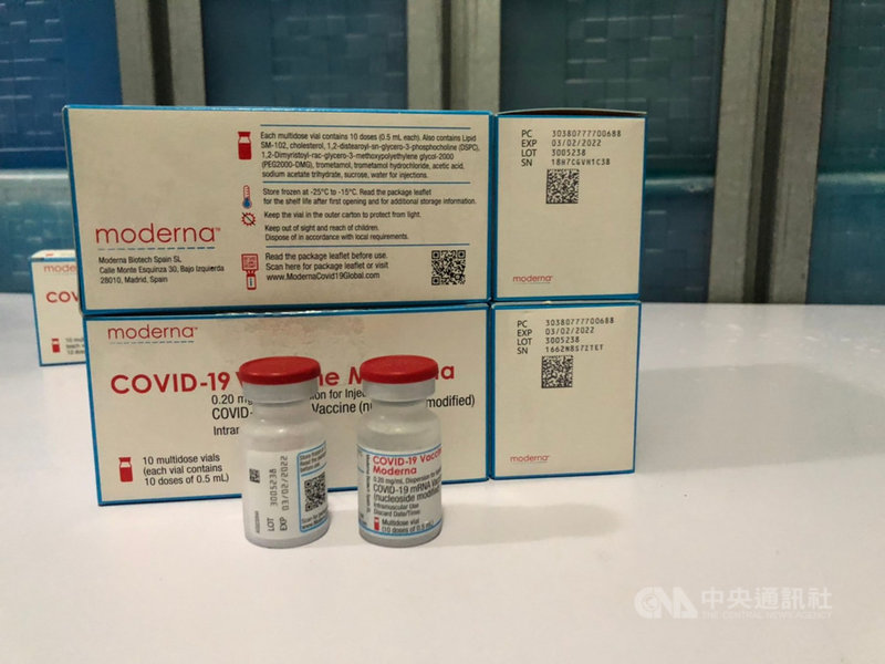 日本近期發現西班牙生產的莫德納疫苗混入異物,食藥署30日表示,日本的問題批號疫苗與台灣不同,將清查嚴加把關。(衛福部食藥署提供)中央社記者江慧珺傳真 110年8月30日