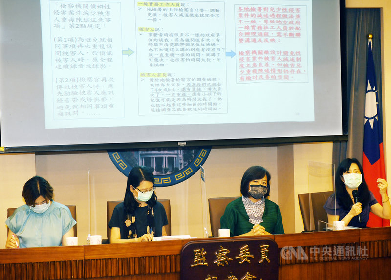 監察委員張菊芳(右起)、紀惠容、王美玉、葉大華30 日舉行「政府對防範兒少性侵案件執行成效之探討」通案調查研究結果記者會,並以三級預防的概念及結構研究,提出十大結論。中央社記者施宗暉攝 110年8月30日