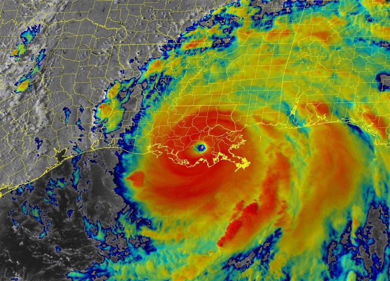 颶風艾達29日以強度達4級風暴的非常危險等級登陸美國路易斯安那州。（圖取自facebook.com/NWSNHC）