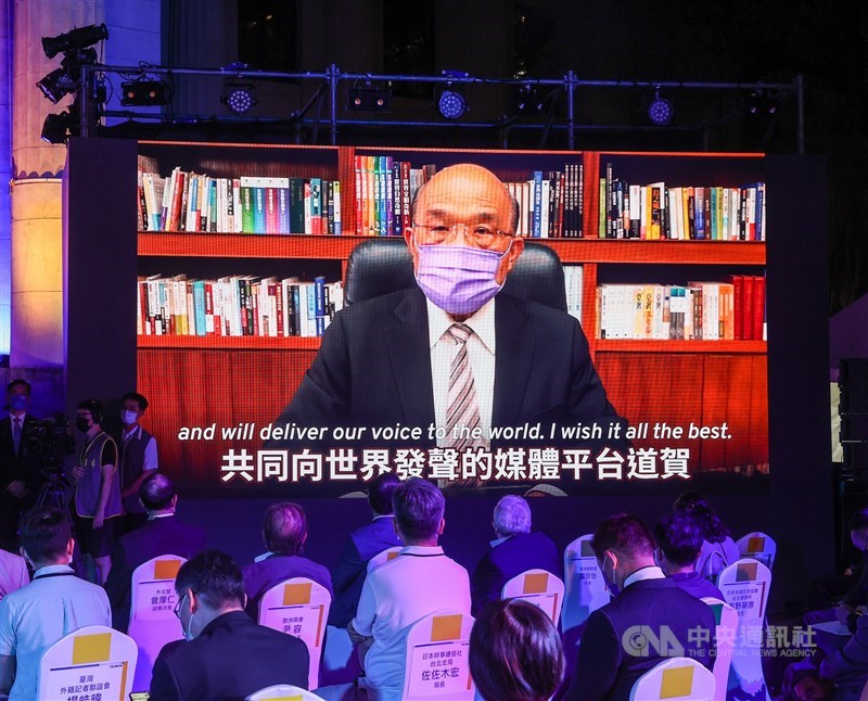 行政院長蘇貞昌30日晚間以影片祝賀國際影音平台TaiwanPlus讓台灣更好、世界更好。中央社記者鄭清元攝 110年8月30日