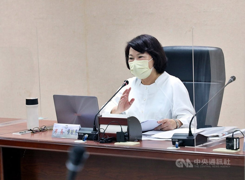 配合中央振興五倍券政策，嘉義市政府日前宣布加碼普發現金新台幣2000元；市長黃敏惠（圖）表示，普發對象為8月24日前設籍嘉義市的民眾。（嘉義市政府提供）中央社記者黃國芳傳真  110年8月31日