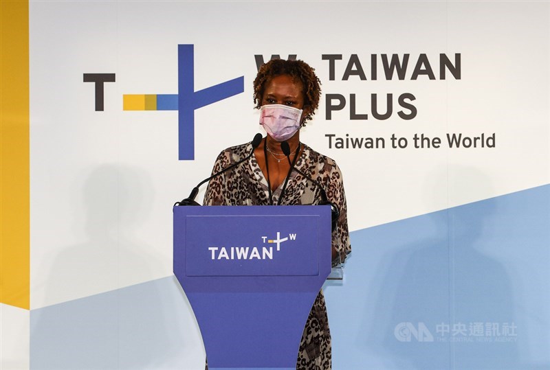 台灣第一個以全英語打造,以影音內容為主的串流平台TaiwanPlus(Taiwan+)30日晚間開播,外交使節團團長聖克里斯多福及尼維斯大使哈菁絲(Jasmine Elise Huggins)(圖)出席開播晚會並致詞。中央社記者鄭清元攝 110年8月30日