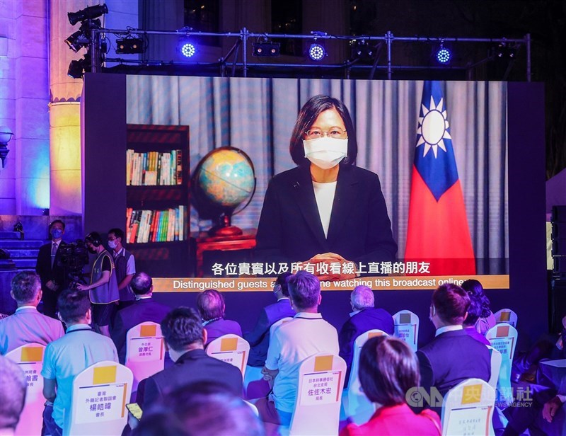 TaiwanPlus(Taiwan+)國際影音串流平台全球開播,總統蔡英文31日表示,透過這個平台,台灣人能夠說出屬於自己的故事,繼續讓台灣走向世界。圖為TaiwanPlus全球開播典禮。中央社記者鄭清元攝 110年8月30日
