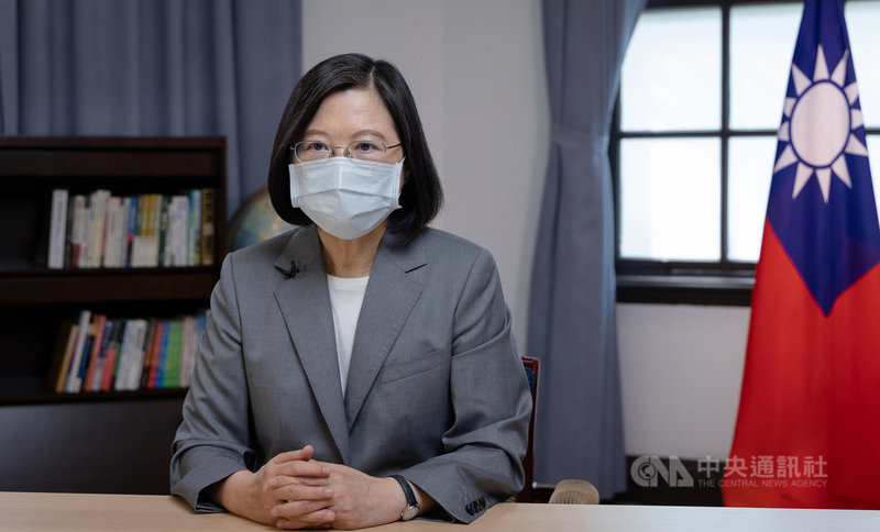 總統蔡英文31日以錄影方式為「凱達格蘭論壇-2021亞太安全對話」致詞時表示，台灣不走向軍事對抗，盼與鄰國在和平、穩定、且互惠的原則下共存。（總統府提供）中央社記者謝佳珍傳真 110年8月31日