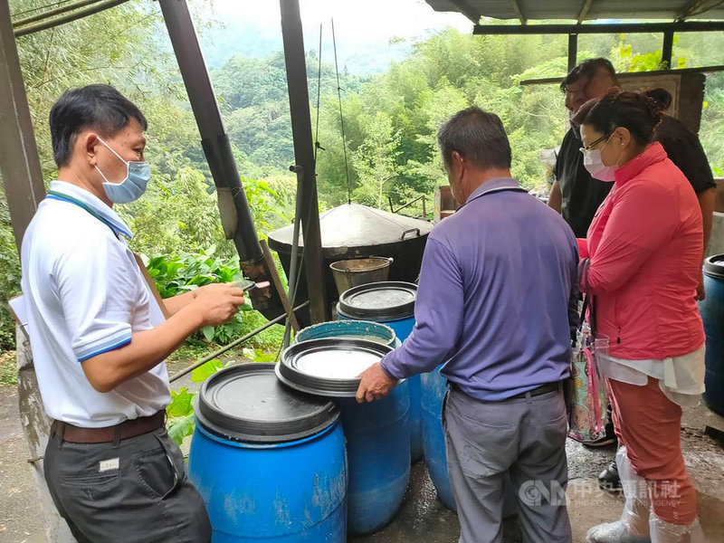 為防範非洲豬瘟,農委會日前公告9月起暫停廚餘養豬1個月,嘉義縣1日啟動聯合稽查,發現2處飼養場違規,將依違反動物傳染病防治條例開罰。(嘉義縣政府提供)中央社記者蔡智明傳真 110年9月1日