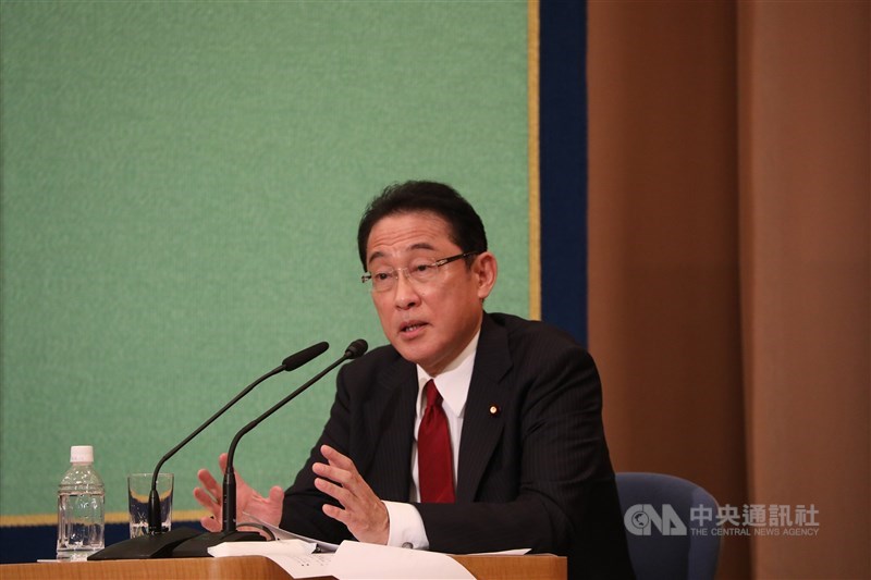 日本首相菅義偉接班競爭者之一岸田文雄(圖)向「日經亞洲」表示,對付中國將會是他政府的首要任務。(中央社檔案照片)