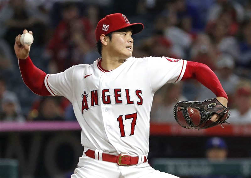 大谷翔平甫獲美國職棒大聯盟年度美聯MVP，日本政府有意頒發「國民榮譽獎」，不過大谷認為這對他來說太早而婉拒領獎。（共同社）