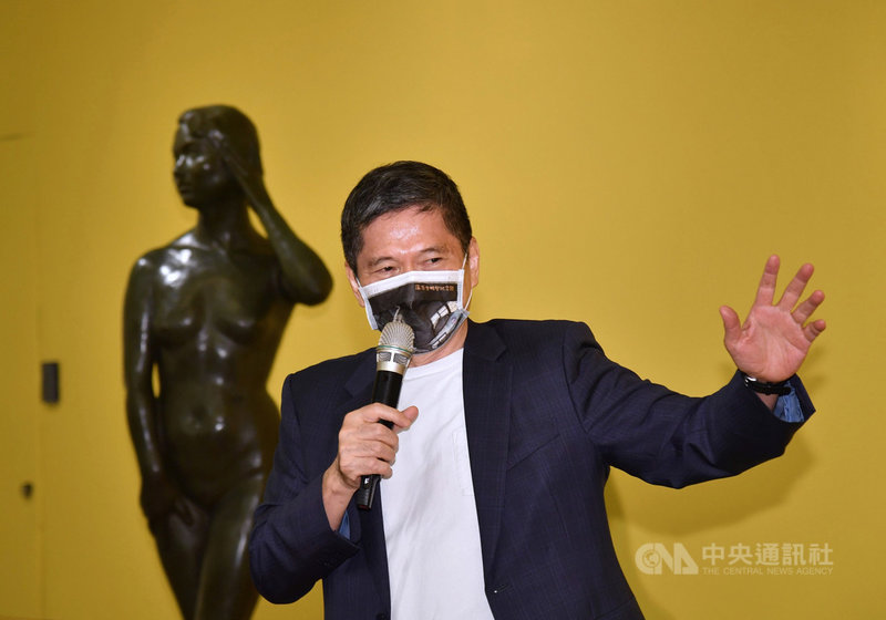 「塑x溯─蒲添生110雕塑紀念展」5日在台北國立國父紀念館中山國家畫廊登場,展覽完整呈現雕塑大師蒲添生一生經典作品,文化部長李永得(圖)出席為展覽開幕致詞。中央社記者王飛華攝 110年9月5日