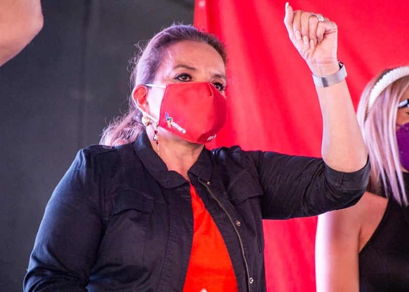 宏都拉斯自由重建黨2度推舉秀瑪菈．卡斯楚參選總統，卡斯楚表示她若勝選，會「立即與中國大陸開展外交和商務關係」。（圖取自facebook.com/XiomaraCastroZ）