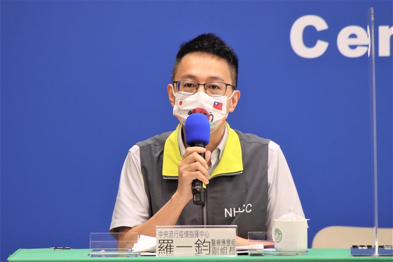 中央流行疫情指揮中心醫療應變組副組長羅一鈞表示,新北市爆發幼兒園群聚中的確診兒童皆輕症,兒童重症率低於成人。(指揮中心提供)
