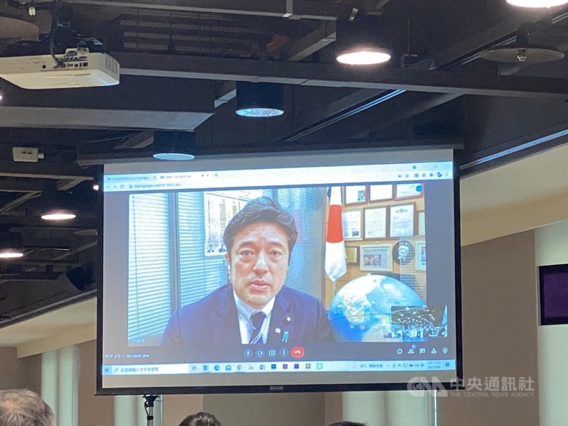 國策研究院8日舉辦「台日2+2對話與台日中三角關係」座談會,日本防衛副大臣中山泰秀以視訊方式出席並演講。中央社記者賴言曦攝 110年9月8日