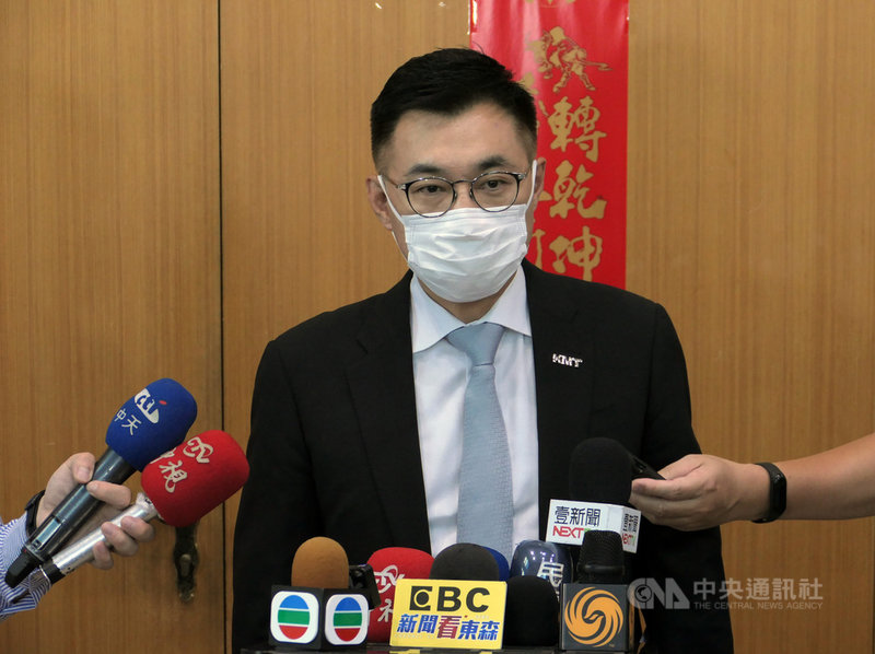 促轉會公布中正紀念堂轉型方案,計畫移除堂體內前總統蔣介石銅像,國民黨主席江啟臣8日說,政府與其要拆銅像不如先下台。中央社記者劉冠廷攝 110年9月8日