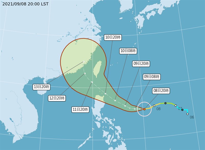 圖為颱風璨樹8日下午8時路徑潛勢預報。(圖取自中央氣象局網頁cwb.gov.tw)