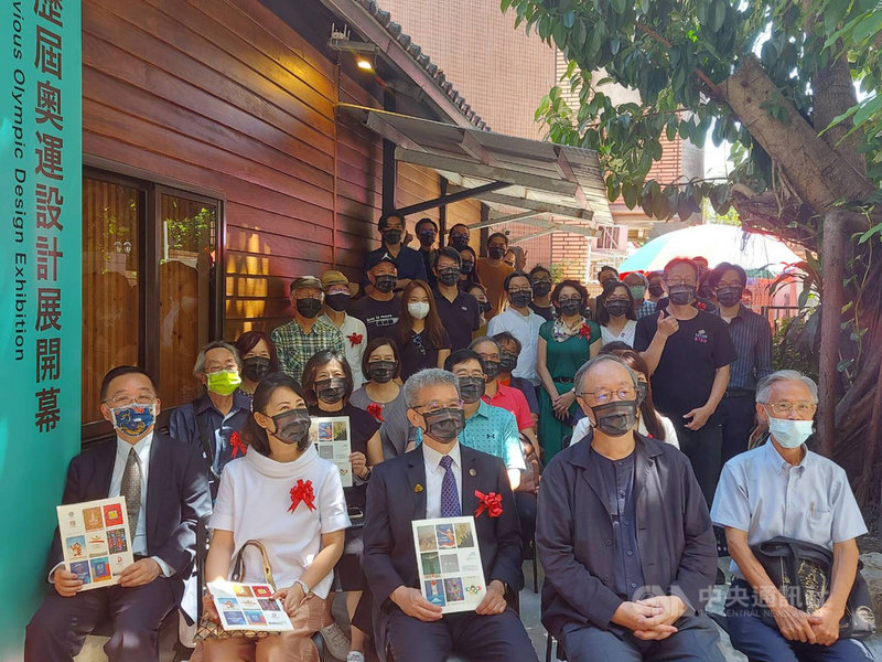 台灣師範大學設計系將青田街教授宿舍規劃成「台灣設計口」,9日舉行啟用及「美與力/奧運設計展」開幕儀式 ,展出許多藝術與設計的珍貴史料。中央社記者許秩維攝 110年9月9日