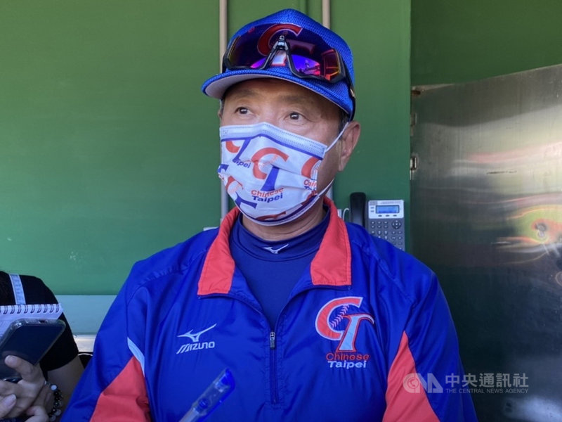 U23世界盃棒球賽將於台灣時間9月24日至10月3日在墨西哥舉行,由業餘安永鮮物成棒隊總教練吳思賢(圖)領軍,他9日受訪坦言是挑戰,不過會在最短時間內好好調整。中央社記者楊啟芳攝 110年9月9日