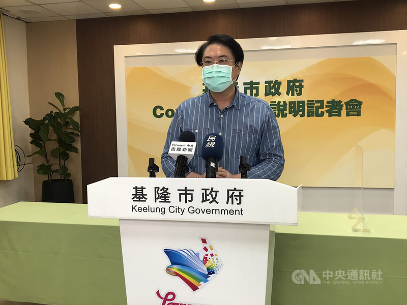 基隆市長林右昌9日表示,基隆疫情平穩,目前沒有打算禁止餐廳內用,但業者仍需依防疫指引做好相關管制,也請消費者落實個人防護。中央社記者王朝鈺攝 110年9月9日