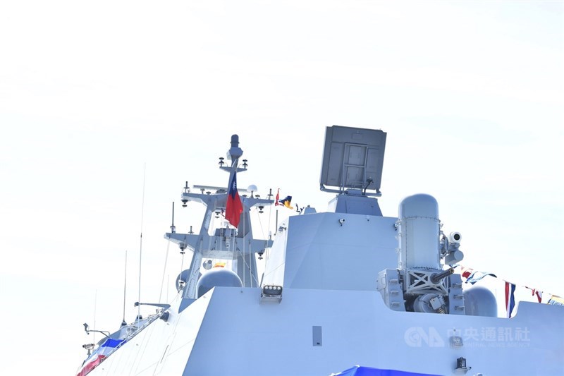 海軍塔江艦成軍暨快速布雷艇交艇典禮,9日在蘇澳中正基地舉行。圖為塔江軍艦後方方陣快砲。中央社記者王飛華攝 110年9月9日