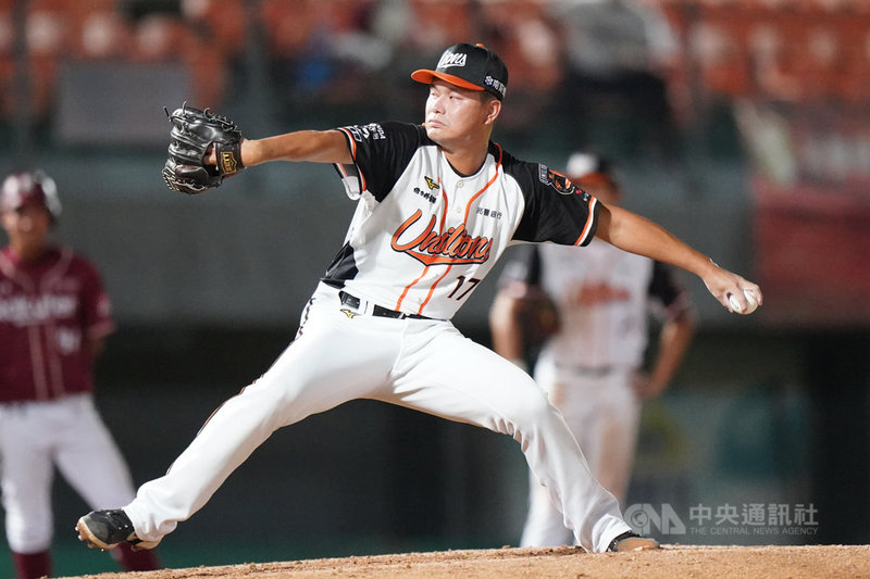中華職棒統一獅隊左投林子崴(圖)因手術,9日是睽違2年多後再度於一軍登板,投0.1局無失分。他受訪表示,心情非常亢奮,想把這2年來的努力用最好方式發揮出來。(統一獅隊提供)中央社記者楊啟芳傳真 110年9月9日