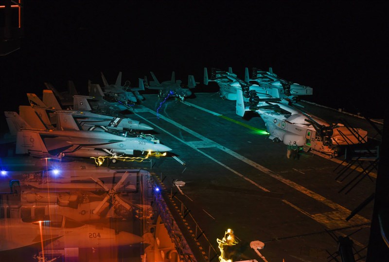 美國海軍航空母艦卡爾文森號6日駛入南海,展現力挺航行自由和對盟友的承諾。(圖取自美軍第7艦隊網頁c7f.navy.mil)