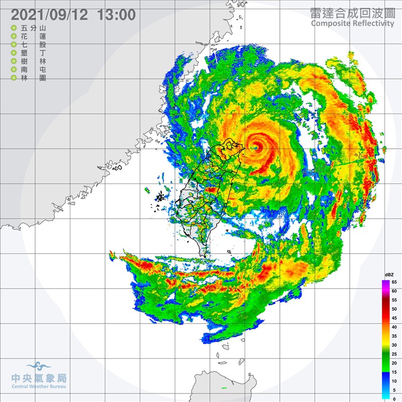 氣象局長鄭明典12日說,中颱「璨樹」路徑維持它最大強度,避開陸地破壞性影響。(圖取自中央氣象局網頁cwb.gov.tw)