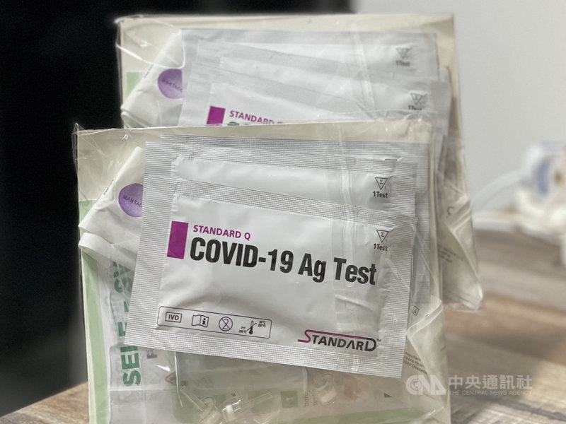 新加坡邁向生活新常態之際,政府發送6個快篩試劑給每戶家庭,鼓勵民眾自我檢測。中央社記者侯姿瑩新加坡攝 110年9月13日