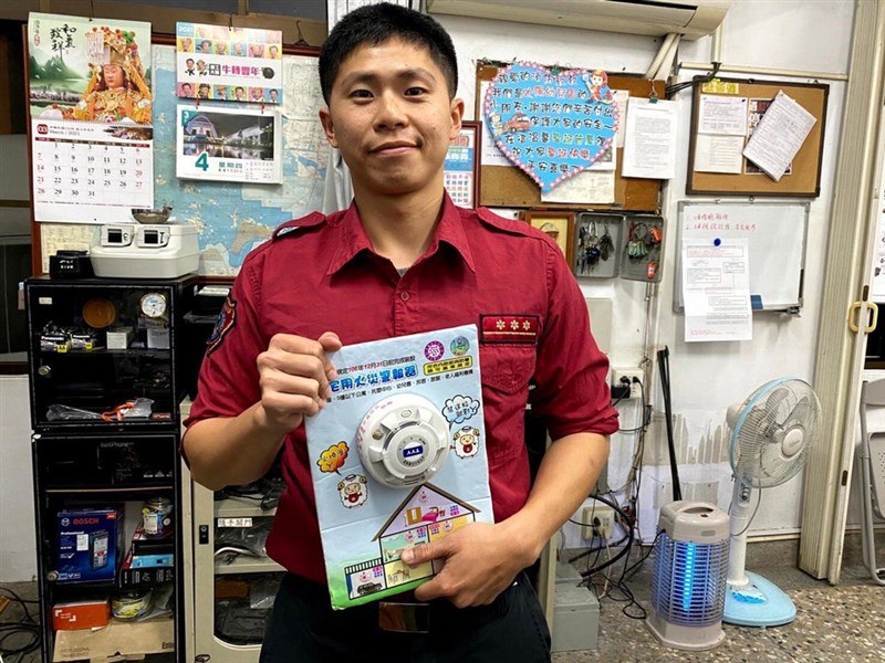 嘉義縣消防局第二大隊13日辦理例行性水域訓練,新港分隊翁姓男隊員在潛水訓練時疑溺水,送醫急救仍不治;同事表示,翁員擁有服務熱忱的心,殉職讓人不捨及感傷。(盧明材提供)中央社記者黃國芳傳真 110年9月13日