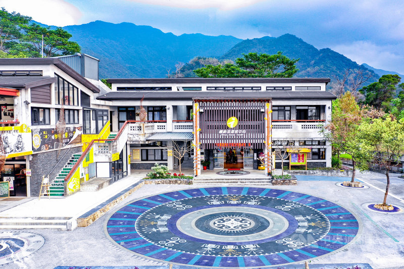 禮納里遊客中心前廣場藝術創作設計,參加美國「2021Muse Design Awards」國際性設計競賽,在景觀設計(Landscape Design)類別中勇奪銀獎。(茂管處提供)中央社記者蔡孟妤傳真 110年9月13日