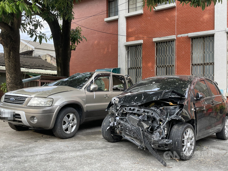 雲林縣水林鄉林姓幼教師去年喪偶,8月底發生車禍導致2子不幸身亡,雲林檢方已查扣事故車輛釐清車禍原因,14日表示正等待行車事故鑑定報告,同時檢視雙方行車紀錄器、車輛安全性等,還不能任意下定論。中央社記者姜宜菁攝 110年9月14日