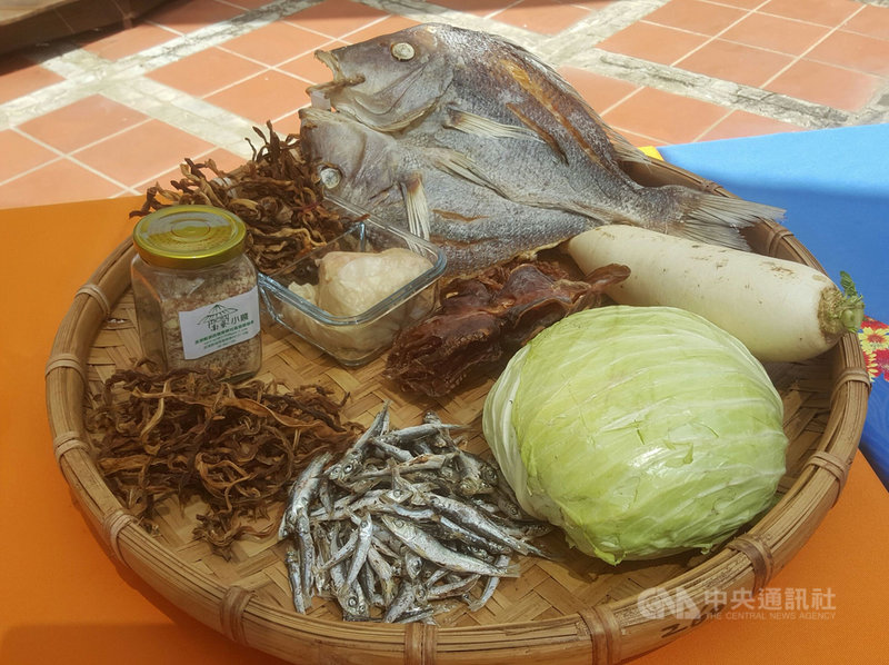 澎湖縣政府14日宣布將推出「戀戀海味澎湖美食假期」系列活動,提供傳統美食菜餚,邀遊客細細品味。中央社 110年9月14日