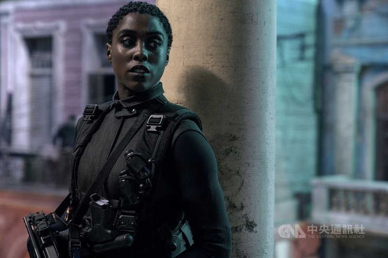 電影「007生死交戰」中,由拉莎娜林區(Lashana Lynch)詮釋的00號情報員諾咪,不僅技藝高超,態度還有點臭屁。(UIP提供)中央社記者葉冠吟傳真 110年9月14日