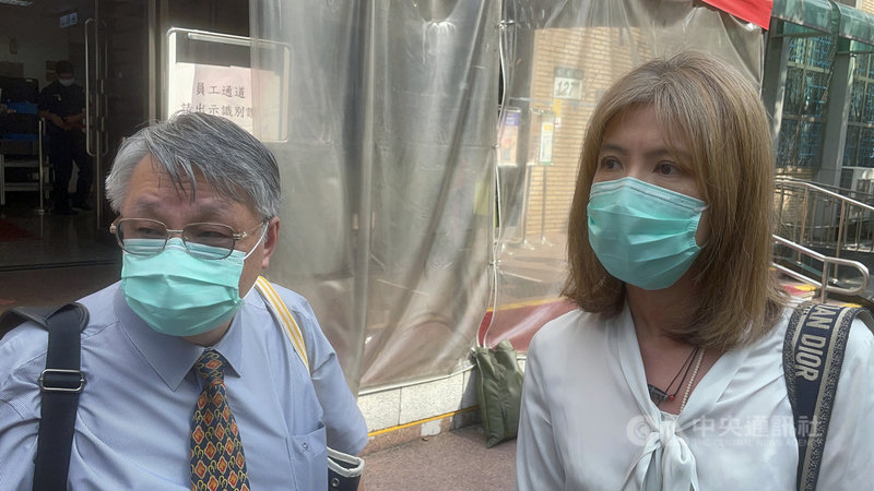 懲戒法院14日下午開庭審理前公懲會委員長石木欽案,證人翁茂鍾因心臟開刀請假未出庭;石木欽未出庭,由律師廖芳萱(右)代理。中央社記者劉世怡攝 110年9月14日