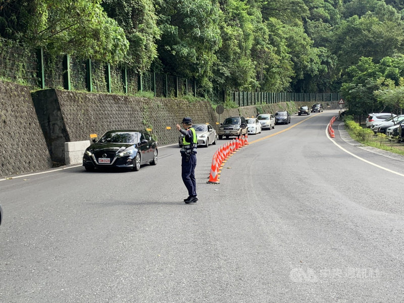 中秋連假即將到來,轄管台9線蘇花路廊、台8線中橫公路的花蓮新城警分局將於連假期間實施重要路段、路口地點崗哨及機車巡邏疏導,希望能排除交通事故或堵塞狀況。(新城警分局提供)中央社記者張祈傳真 110年9月15日