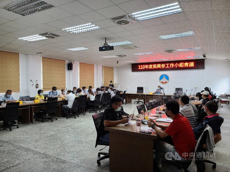 金門縣政府15日宣布,10月初將發給縣民新台幣3000元振興券,面額為100元及500元,預計17日說明領券方法、票券使用限制及流通期限等事項。(金門縣政府提供)中央社記者黃慧敏傳真 110年9月15日