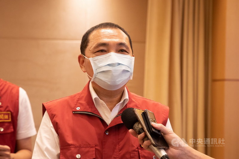 外界關心新北市餐廳是否開放內用、體育場館是否開放;新北市長侯友宜15日表示,疫情穩定往好的方向走,也要兼顧經濟發展、人民的安全新型態生活模式,在各局處詳細討論後,下午會對外公布。(新北市政府提供)中央社記者黃旭昇新北傳真 110年9月15日