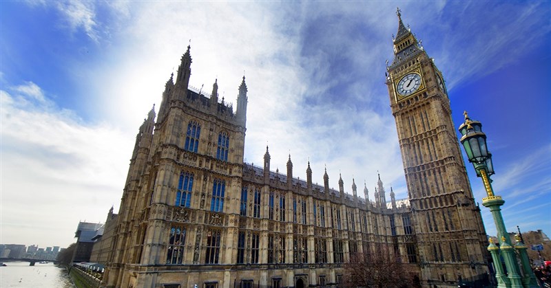中國駐英大使鄭澤光原本受邀出席一場在英國國會大廈(圖)舉辦的活動,由於遭北京制裁的議員不願言論自由殿堂成為集權政府發聲平台,鄭澤光14日遭禁止進入國會大廈。(圖取自facebook.com/ukparliament)