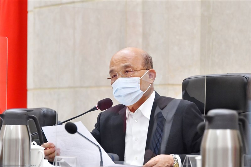 根據行政院16日送達立法院的國籍航空機組員隔離「3+11」決策過程專案報告,行政院長蘇貞昌指出,在防疫過程所做的每一項決策,不可能都盡善盡美。(行政院提供)