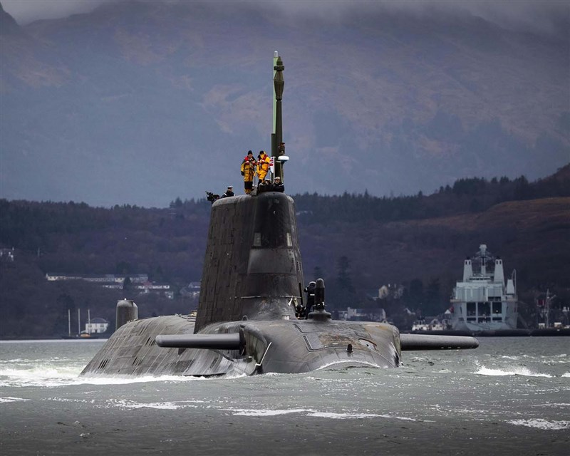 澳洲國防專家指出,美英協助澳州建造的核動力潛艦艦隊,將會是為了能夠追捕和擊沉中國潛艦而設計的。圖為英國機敏級潛艦。(圖取自英國皇家海軍網頁royalnavy.mod.uk)