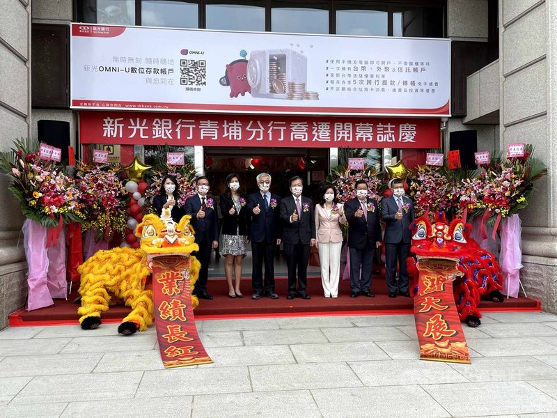 新光金控旗下新光銀行17日正式宣布壢新分行喬遷並更名為青埔分行,成為首家入駐青埔的民營銀行。中央社記者謝方娪攝 110年9月17日
