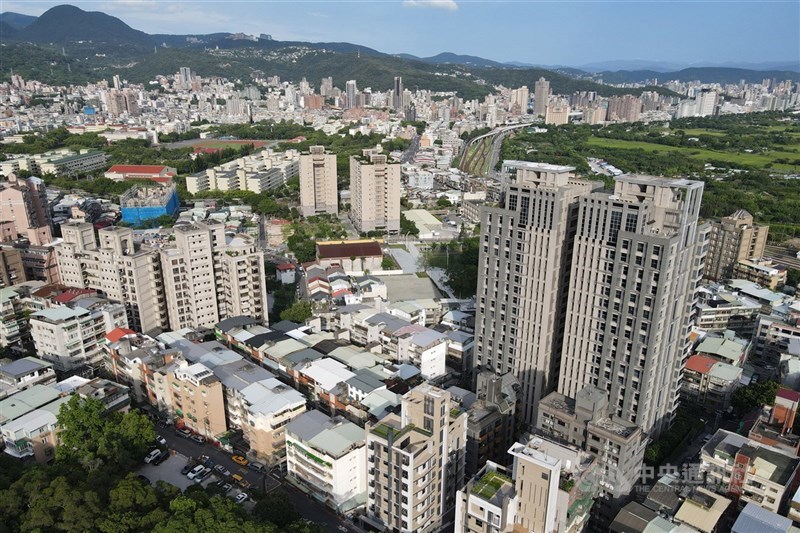 近期防疫措施逐漸鬆綁,北台灣建商趁機大舉推案,全台各大都會區推案量創5年來同期新高。(中央社檔案照片)