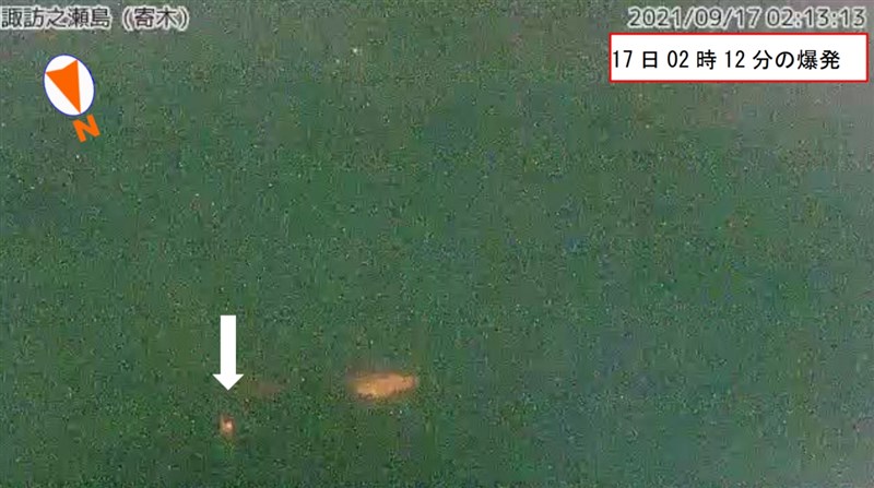 鹿兒島縣諏訪之瀨島的御岳火山口17日凌晨噴發。(圖取自日本氣象廳網頁www.jma.go.jp)