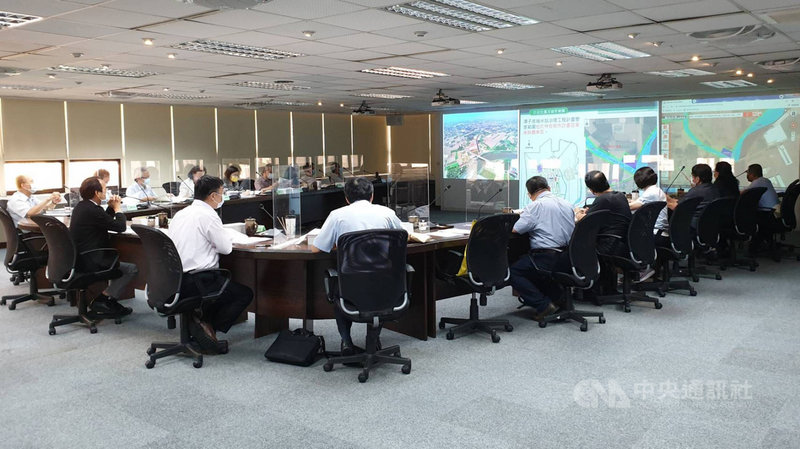 高雄市都市計畫委員會17日審議通過鳳山捷運O13大東站聯合開發、凹子底機20用地變更、台鐵站東宿舍區都更計畫等案,盼藉由提高土地使用效率,加速高雄再發展。(林欽榮提供)中央社記者蔡孟妤傳真 110年9月17日