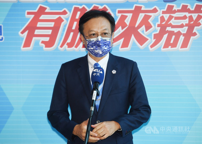 國民黨主席候選人、前彰化縣長卓伯源(圖)18日在辯論會中表示,大家都認為要團結國民黨,避免球員兼裁判的狀況發生,否則一定會重蹈2016、2020總統大選覆轍;他認為,要選總統是很光榮的事,可以大膽說出來,若前黨主席朱立倫一直不表態,也未說明如何避免球員兼裁判,建議大家用選票避免慘劇再次發生。中央社記者施宗暉攝 110年9月18日