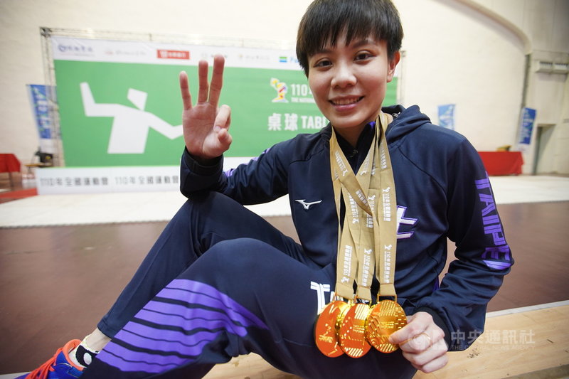 110年全國運動會桌球女子組單打決賽18日在板橋體育館舉行,代表台北市的台灣「桌球一姐」鄭怡靜(圖)擊敗新北市選手劉馨尹,拿下個人本屆賽事第3面金牌。中央社記者徐肇昌攝 110年9月18日